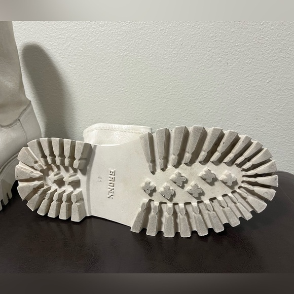 BRONX | Groovy Stretch Winter White Chelsea Boots - Picture 6 of 16